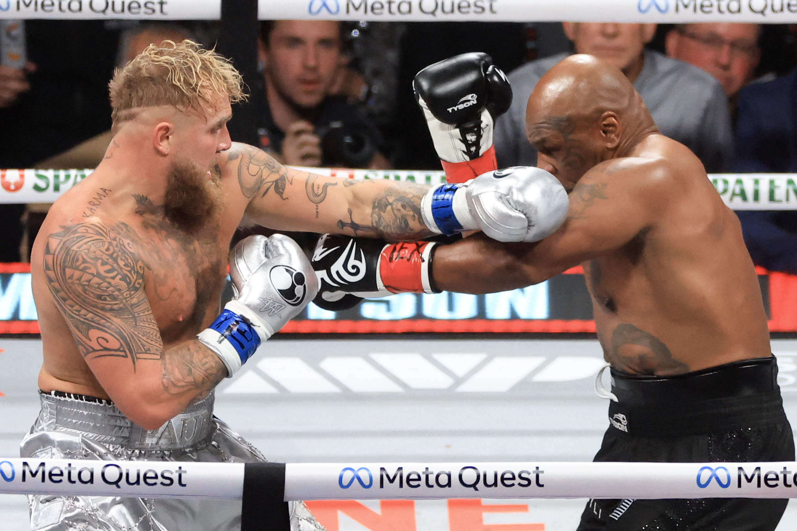 Mike Tyson pierde en su regreso al boxeo contra Jake Paul, que se lleva la pelea más esperada de Netflix