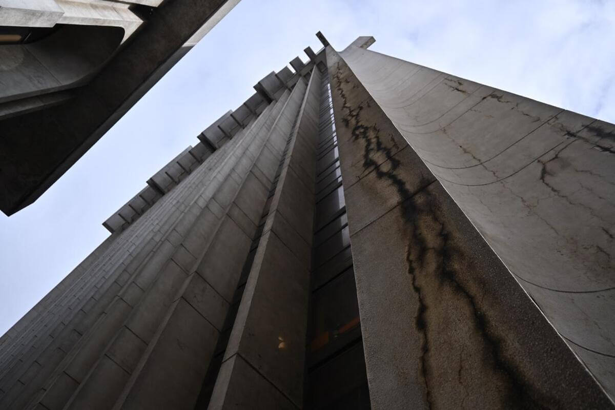 Hacinamiento y problemas en elevadores marcan a la Torre de Tribunales 50 años después de construida