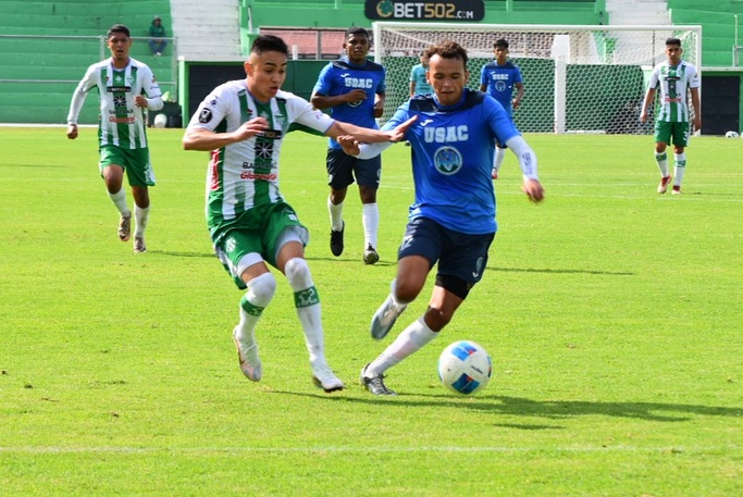 Óscar Santis debuta con gol en su regreso a Antigua GFC en el amistoso contra la Universidad