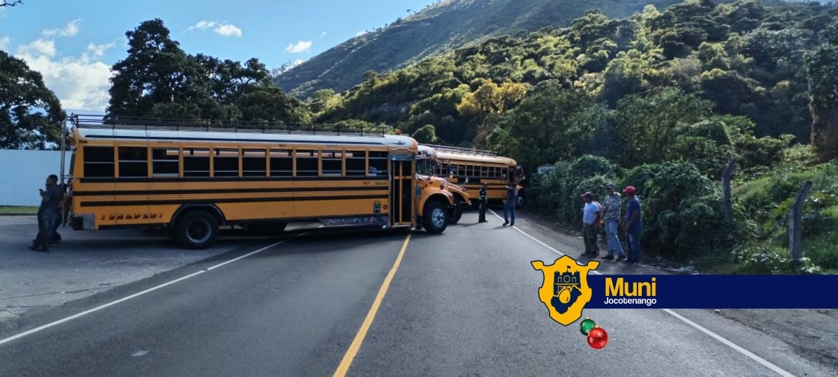 Bloqueos en la RN-14 por transportistas genera caos vehicular en la salida de Jocotenango