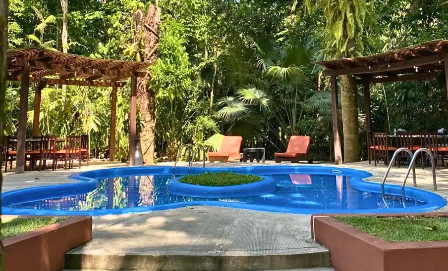 El Gran Machaquilá, un hotel con atracciones acuáticas en Petén