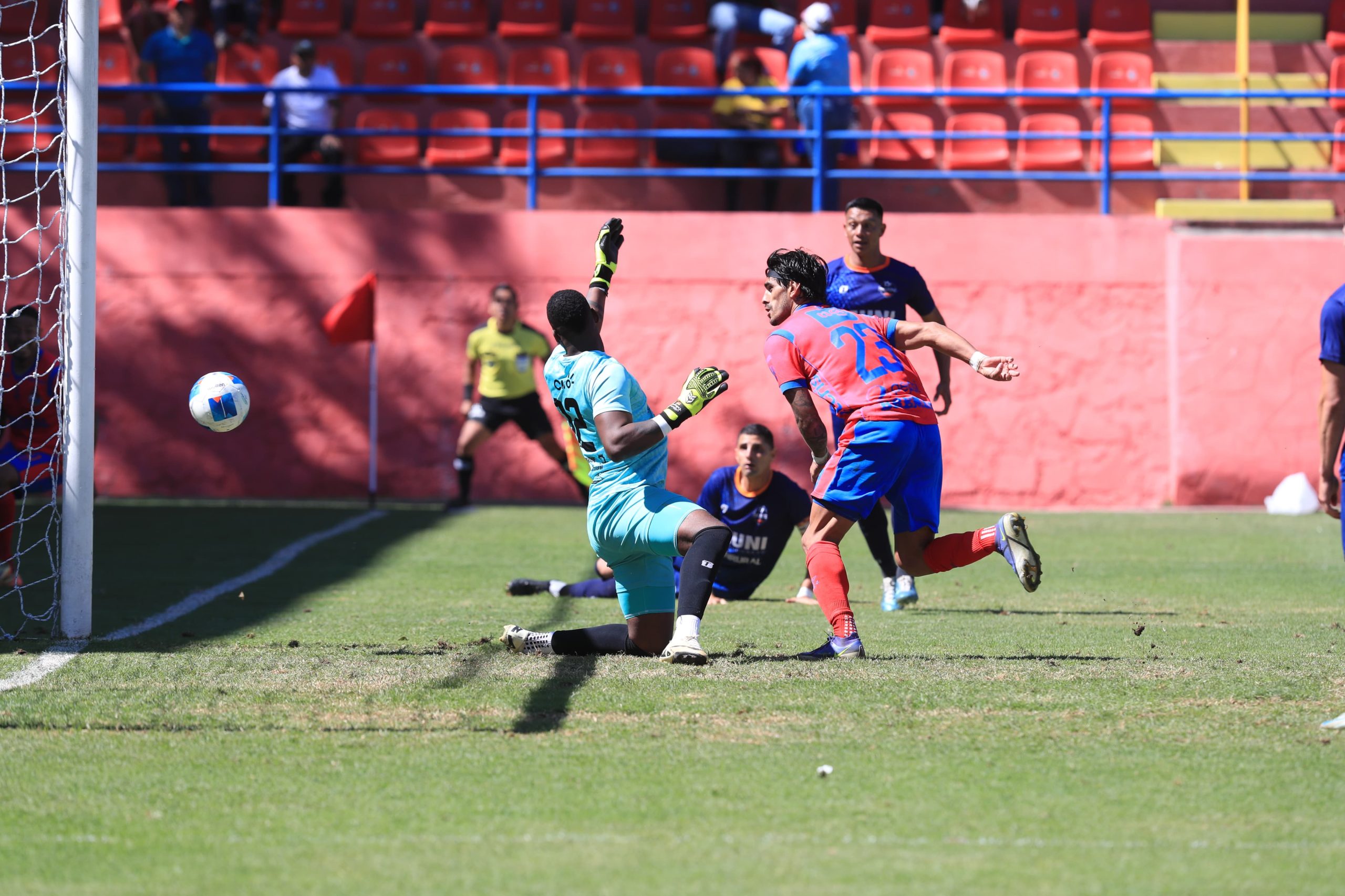 Un doblete de Santiago Gómez da a Municipal sus primeros puntos en el Clausura 2025