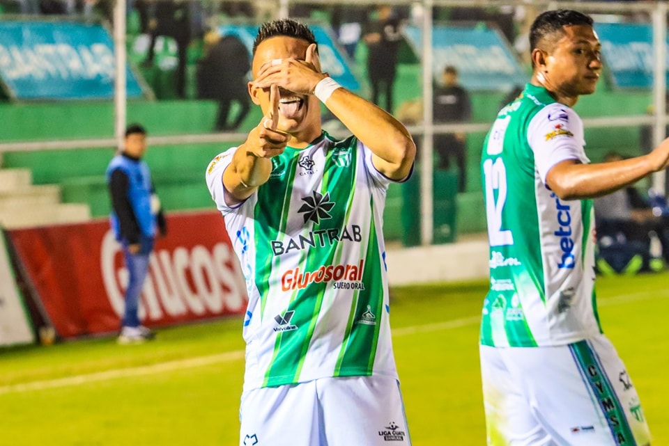 Óscar Santis firma un doblete en la goleada de Antigua GFC sobre Guastatoya