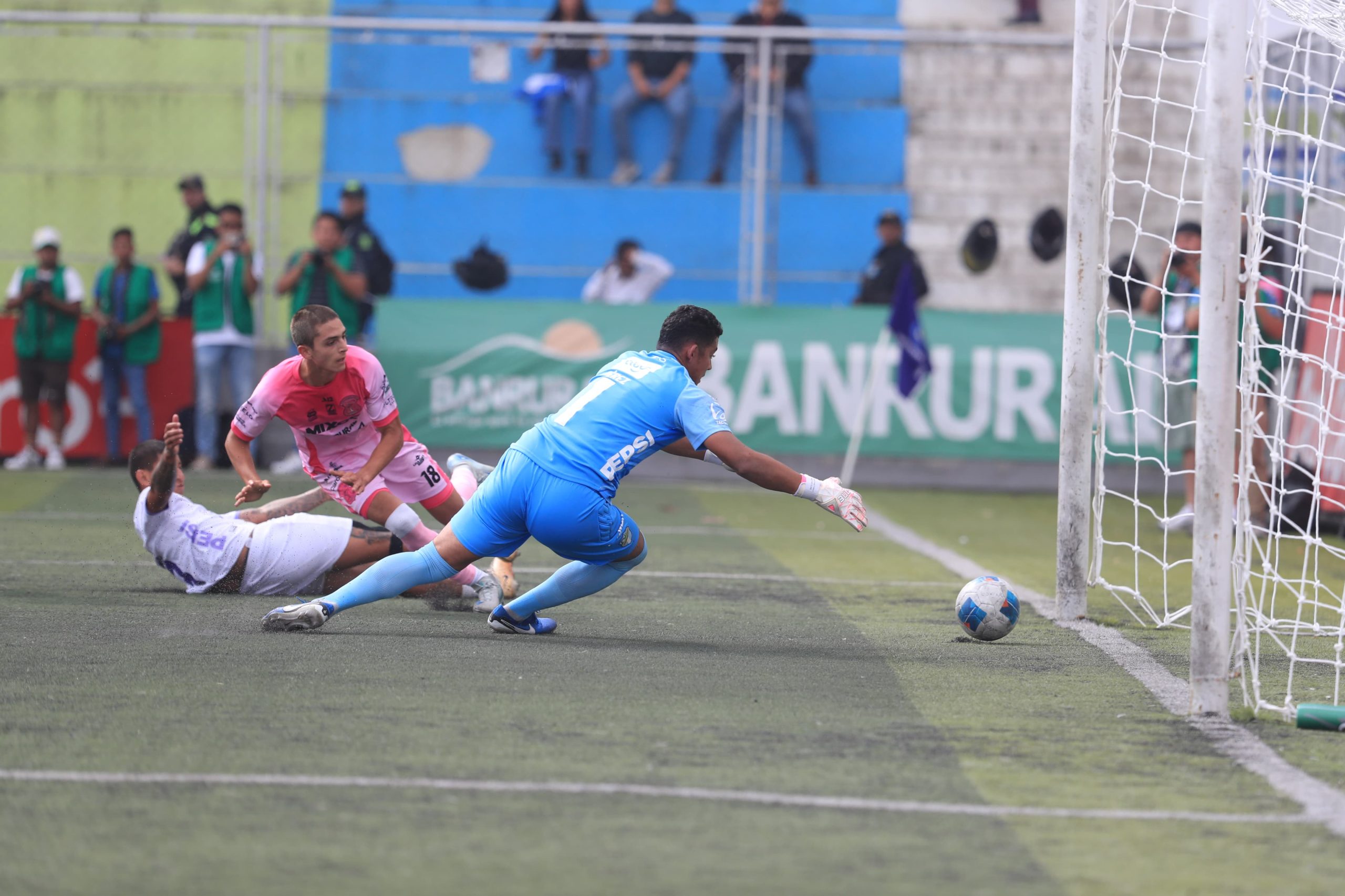 Mixco somete a Comunicaciones y consigue puntos dorados en la tabla de posiciones