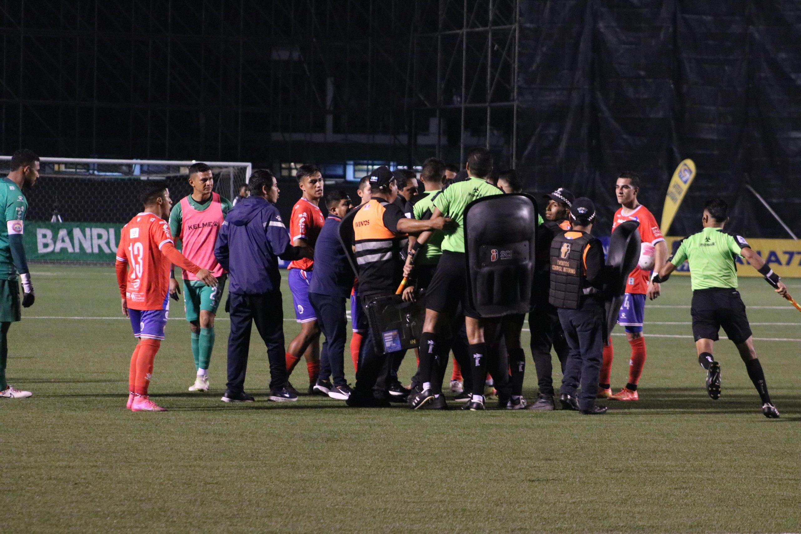 Amarini Villatoro recibe dura sanción tras los incidentes contra Comunicaciones