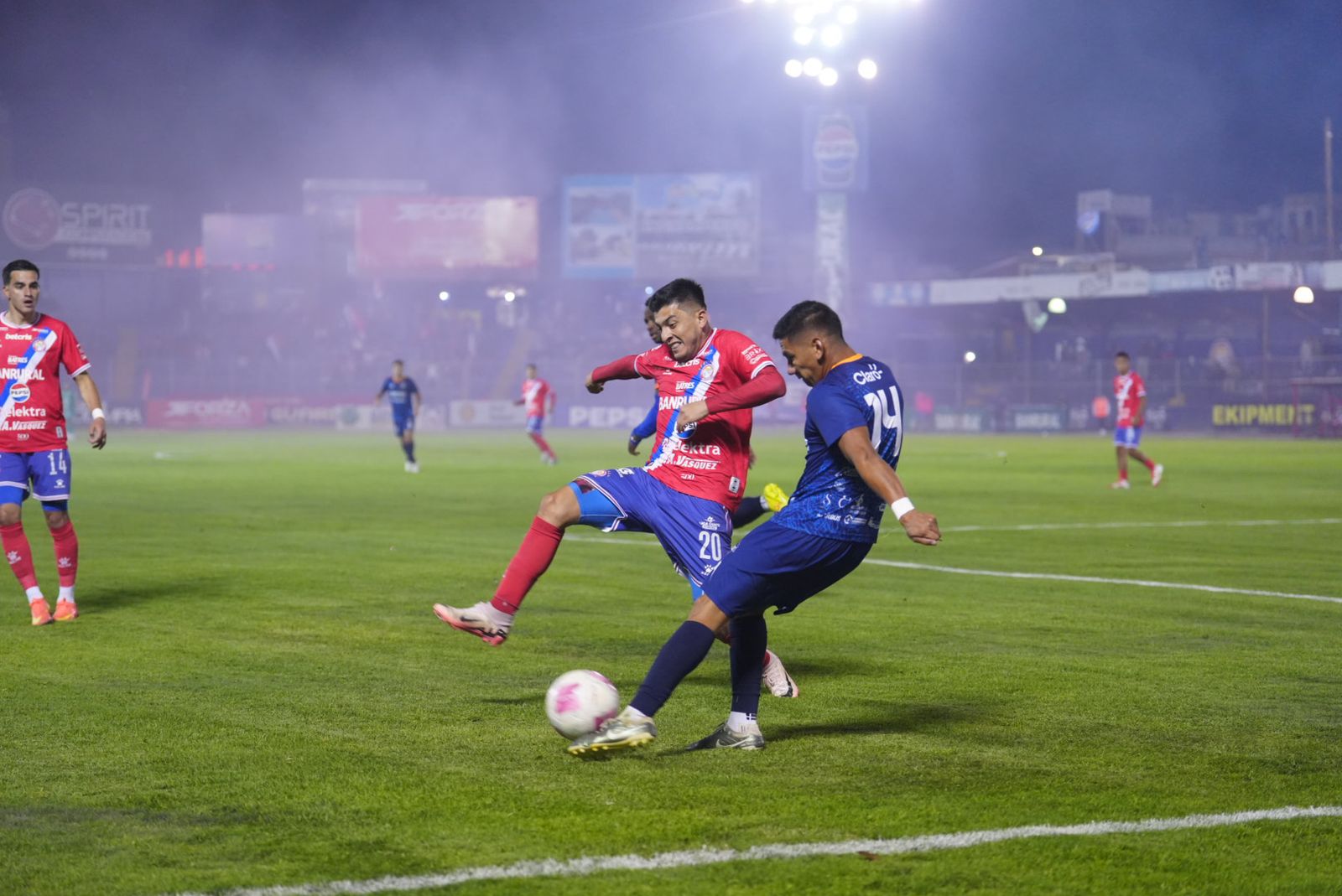 Papelón del campeón: Xelajú cae por goleada ante Achuapa y vuelve a terminar con diez