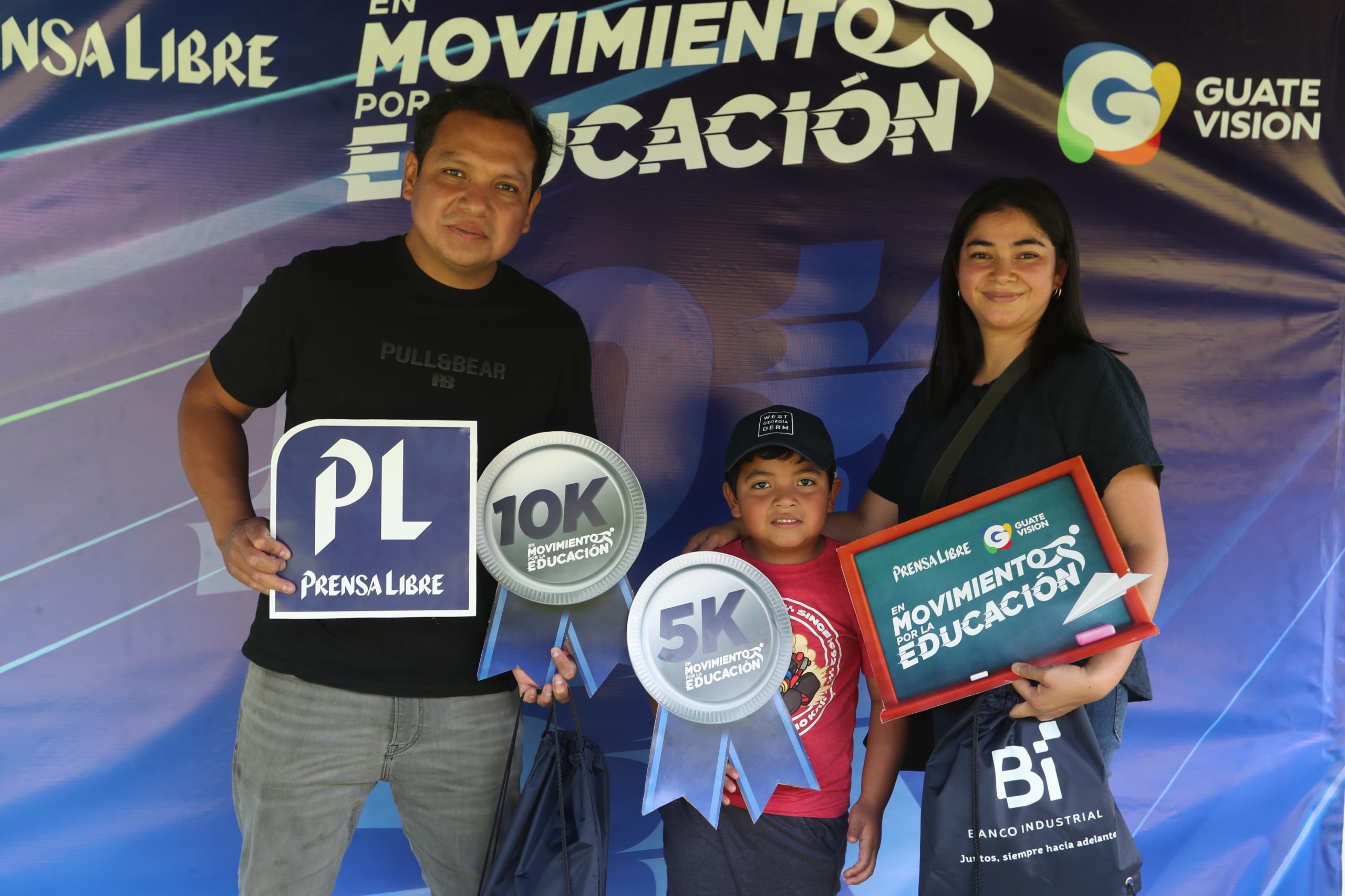 Entusiasmo en la expo de la primera carrera “Movimiento por la Educación” de Prensa Libre y Guatevisión